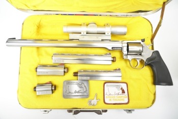 Dan Wesson Arms .357 Magnum 715-VH Pistol Pack, Leupold M8 & 5 Barel Set Stainless