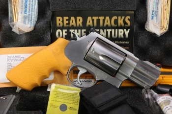Smith & Wesson 460ES Emergency Survival Kit .460 S&W Revolver & Case